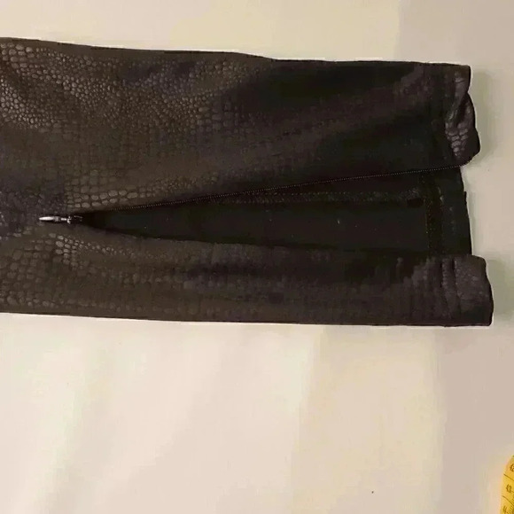 bebe Black Textured Leggings - Picture 12 of 12